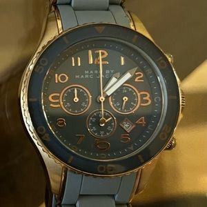 Michael Kors Silicon and rose gold quartz watch